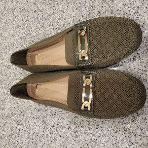 C Comfort Est 1946 Olive Green Loafers Women's Size 10